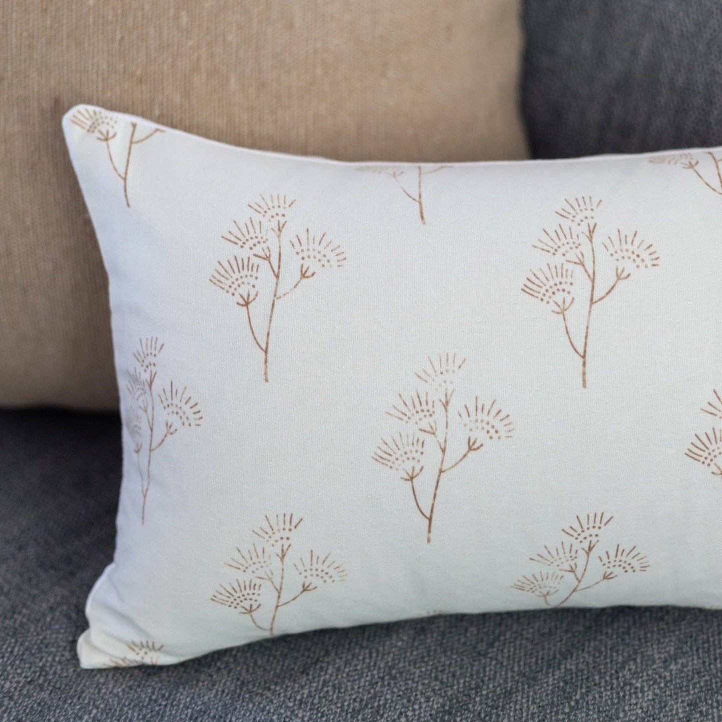 Thistle Lumbar - 12x20": 12"x20"