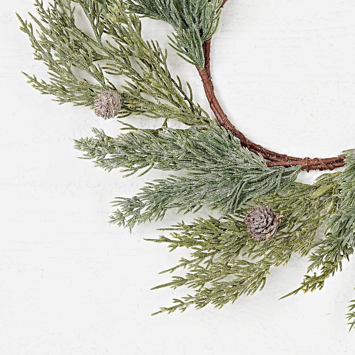 ISB75332- 14in Icy Sparkled Cedar Pine Wreath