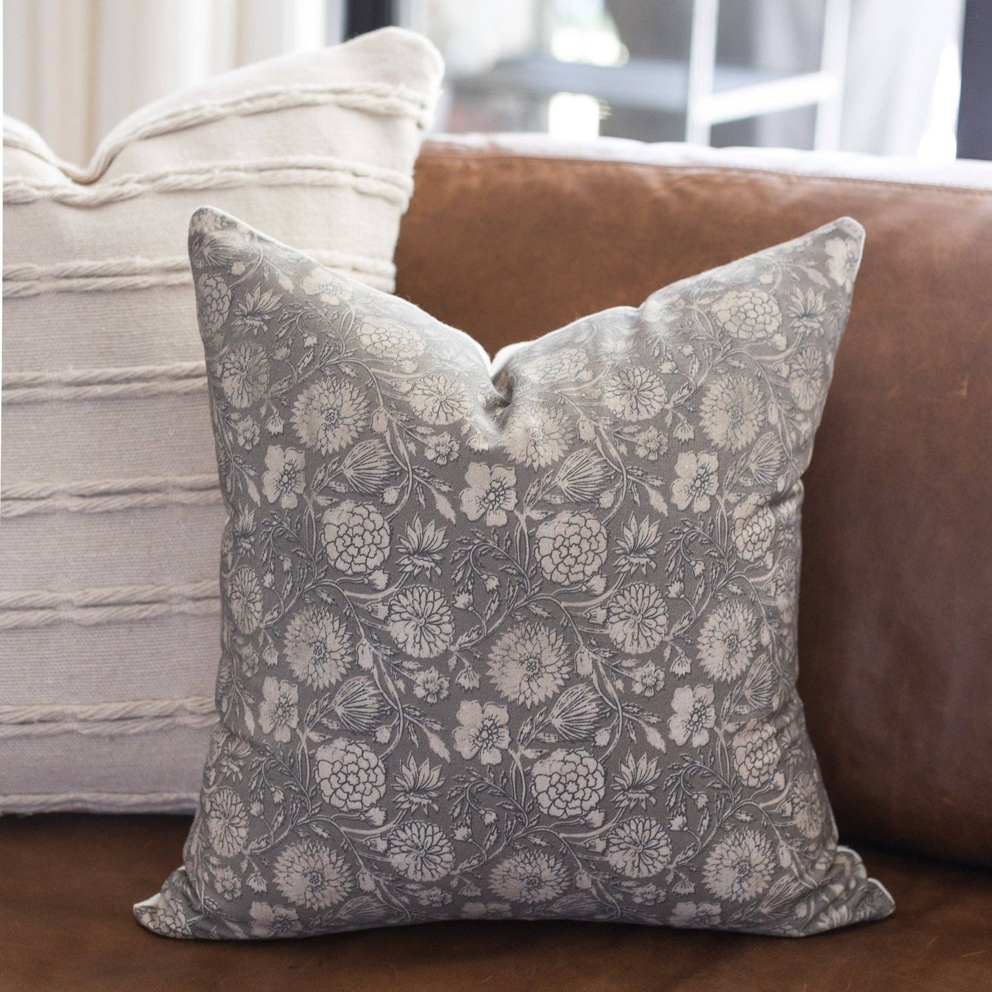 Gracie - 18" | 22": 18"