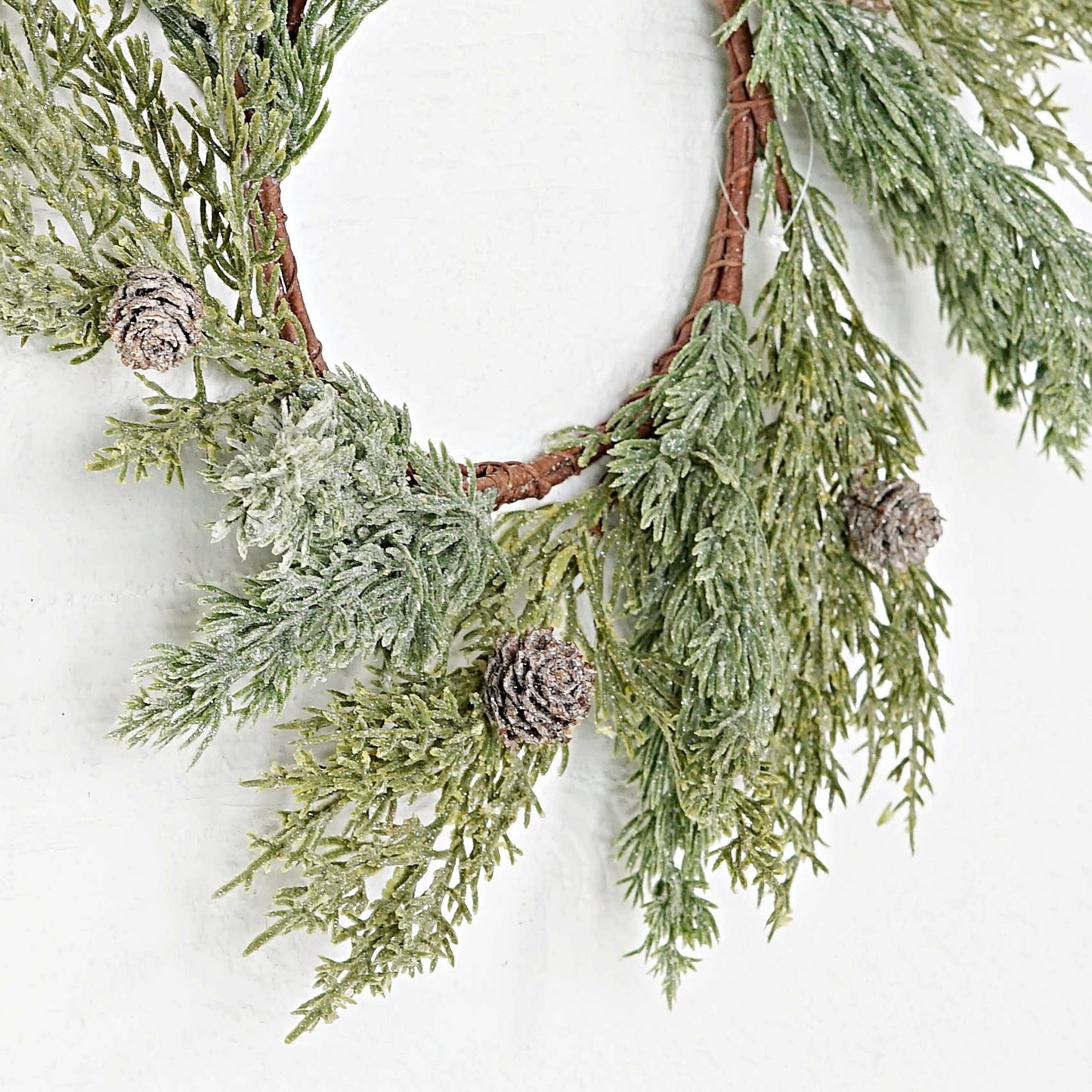 ISB75332- 14in Icy Sparkled Cedar Pine Wreath