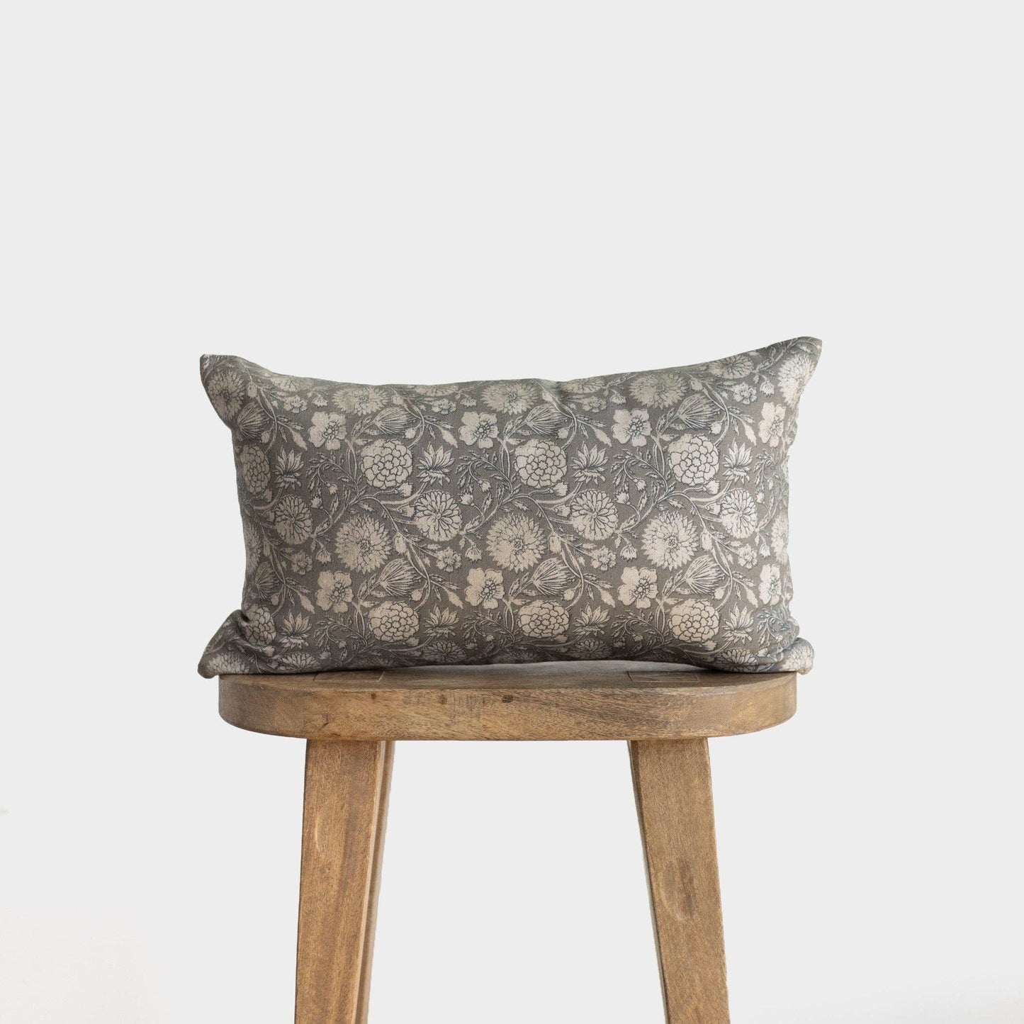 Gracie - 18" | 22": 18"