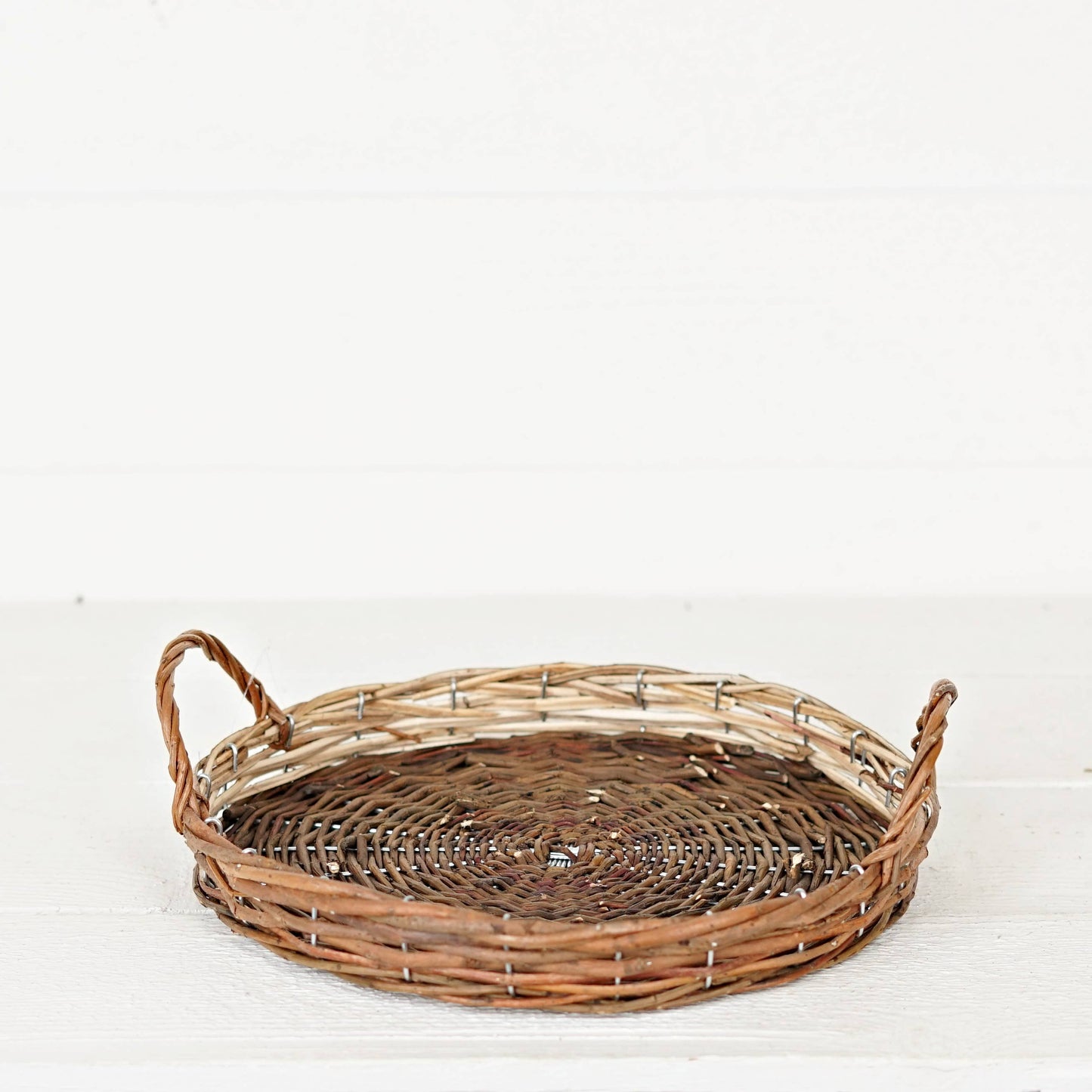 570365- Flat Willow Basket w.Ruffled Edge andHandles-Brown-