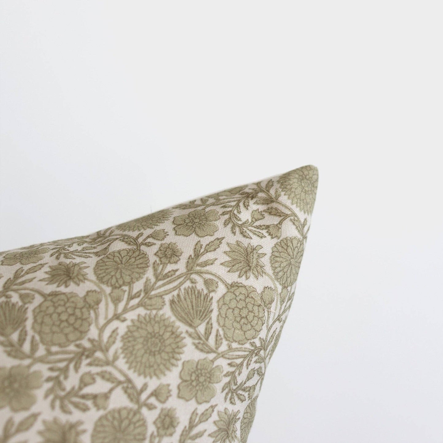 Gracie in Green - Lumbar - 12x20" | 12x40": 12x20"