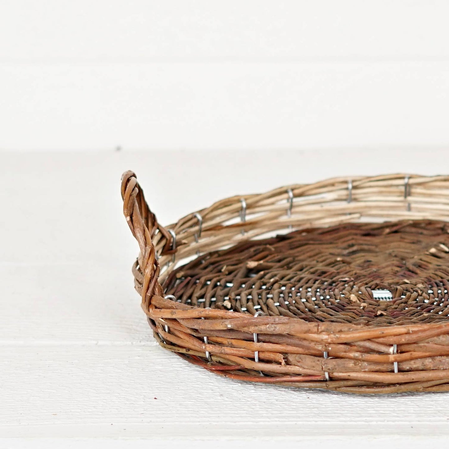 570365- Flat Willow Basket w.Ruffled Edge andHandles-Brown-