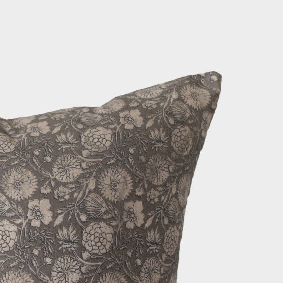 Gracie - 18" | 22": 18"