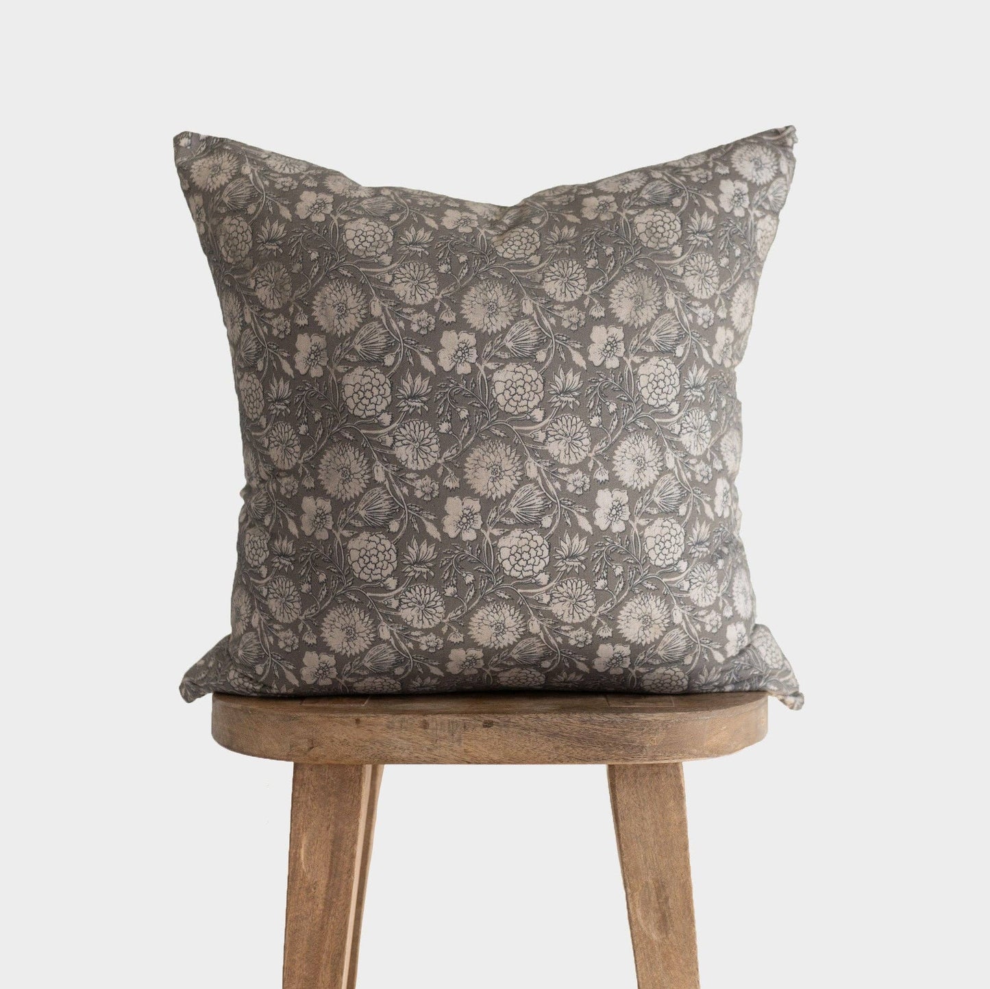 Gracie - 18" | 22": 18"